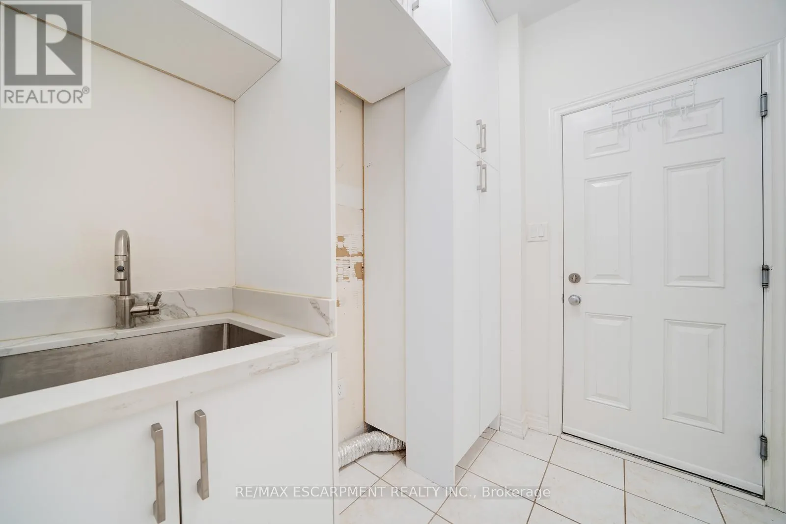 6 WEEKES AVENUE