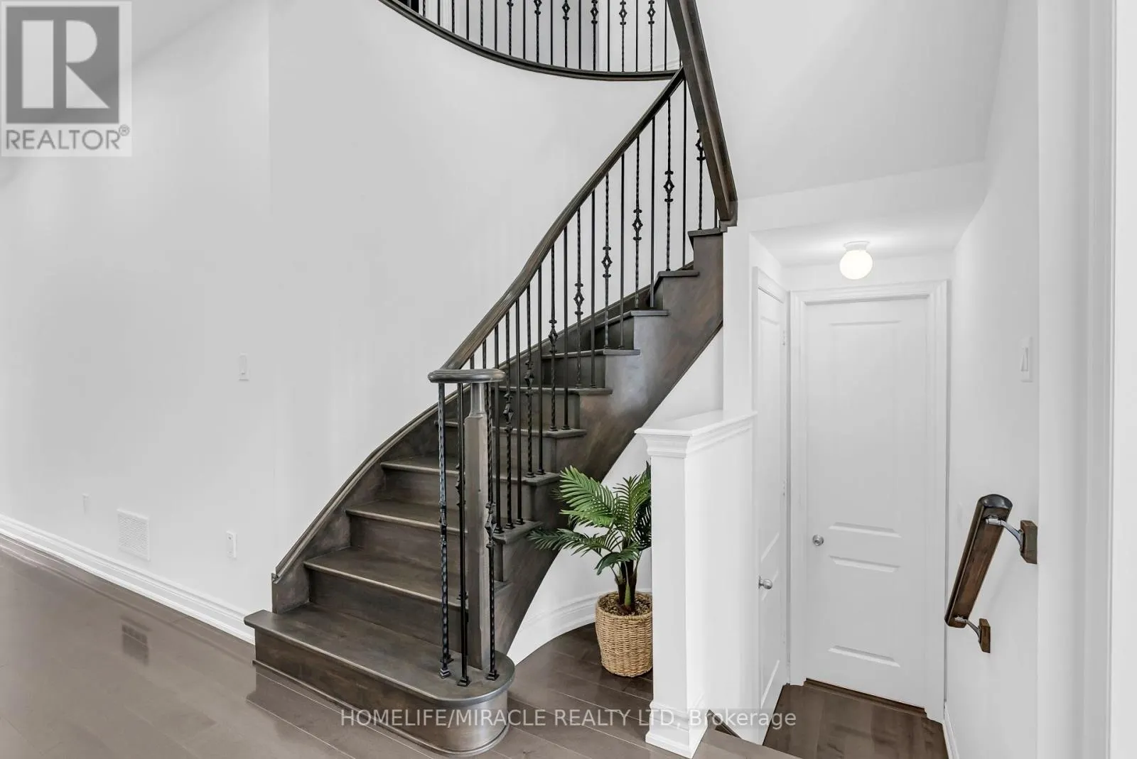 9 GALEN CRESCENT