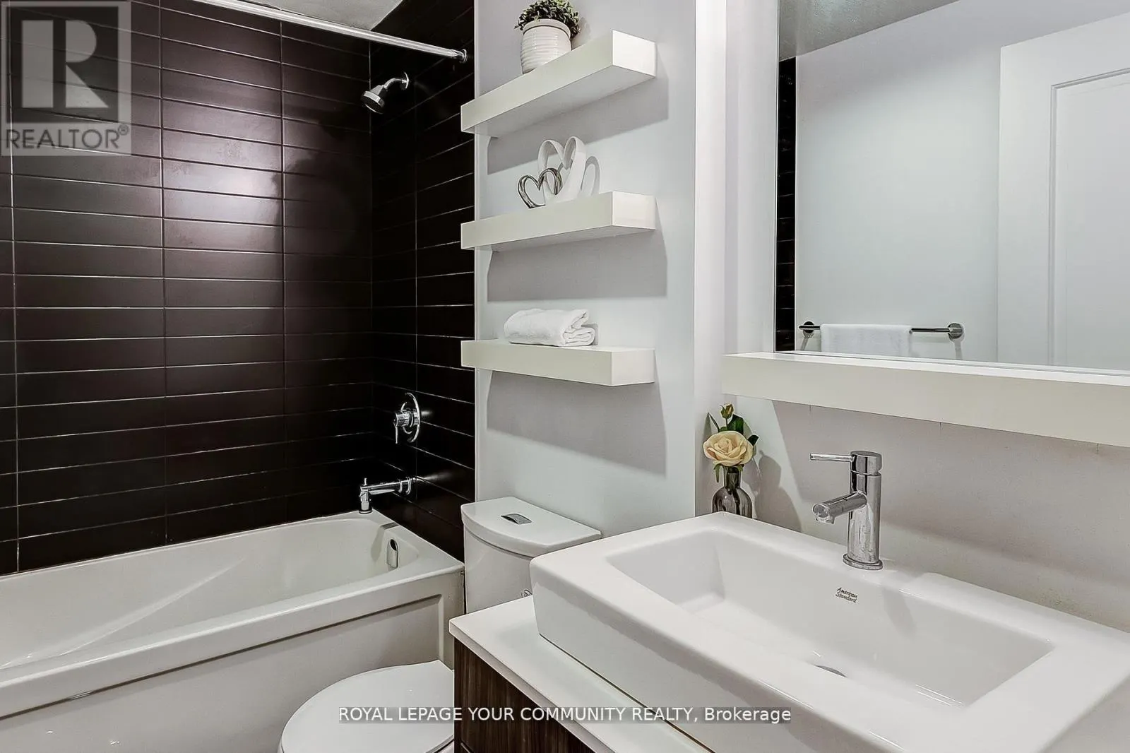 401 NE - 9205 YONGE STREET