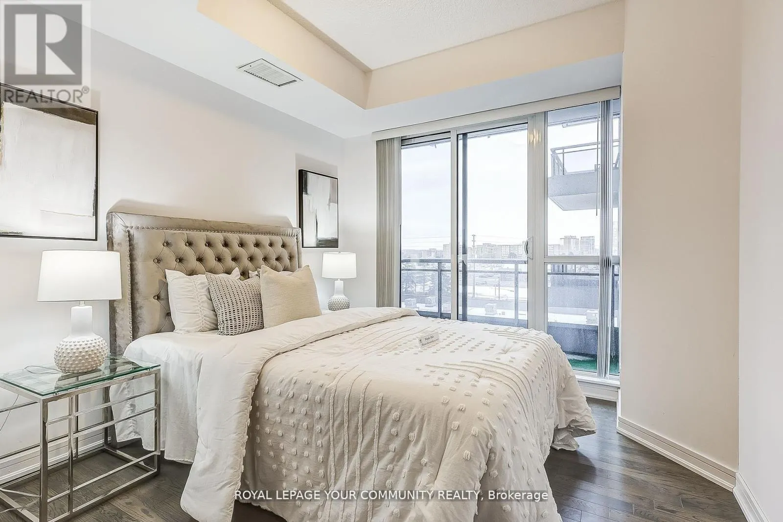 401 NE - 9205 YONGE STREET
