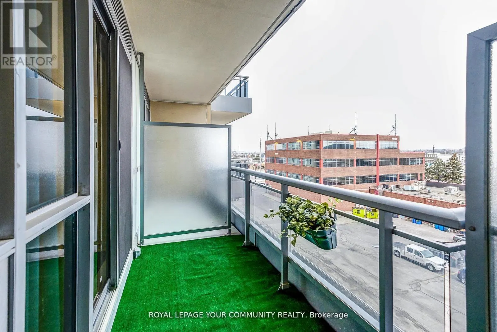 401 NE - 9205 YONGE STREET