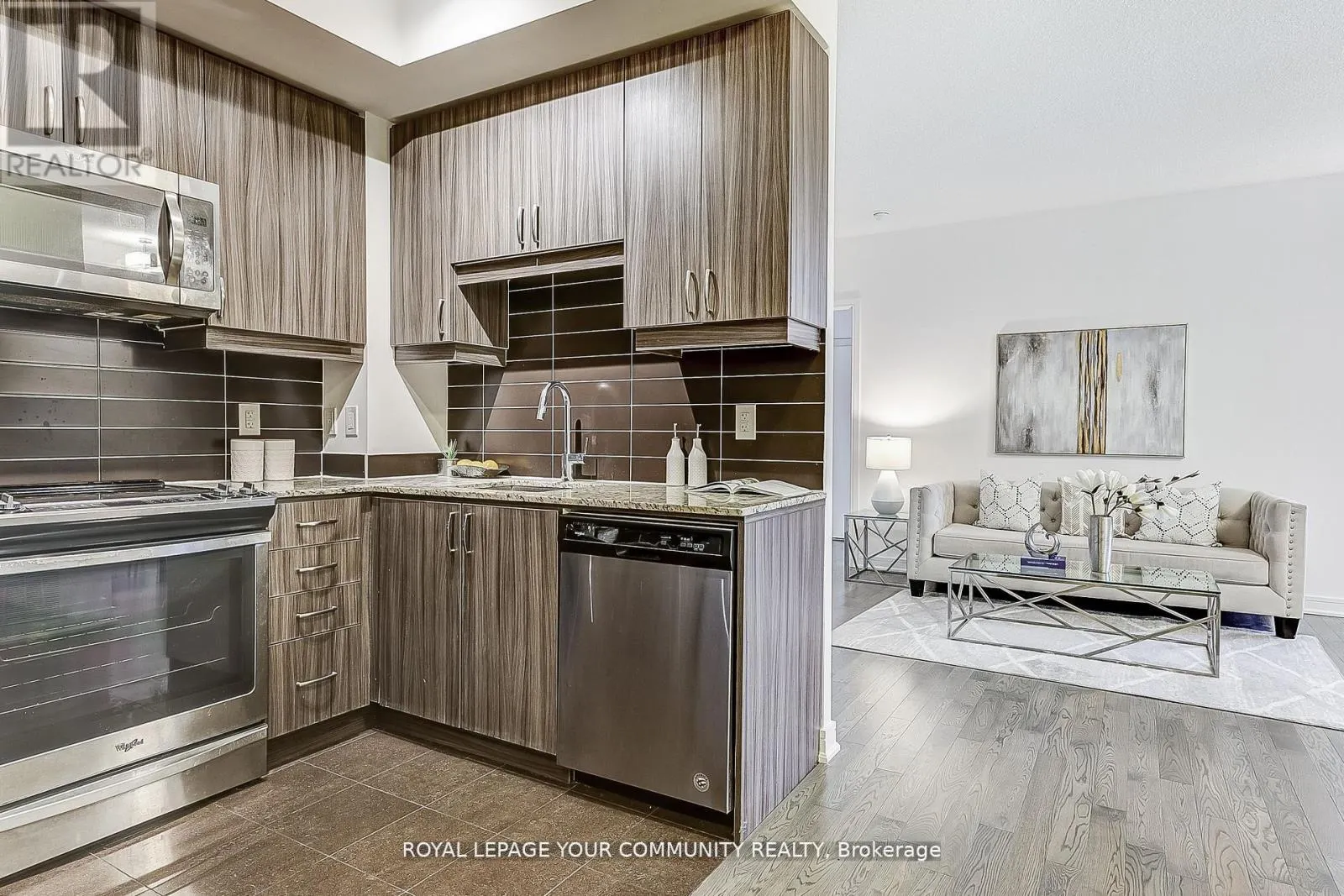 401 NE - 9205 YONGE STREET