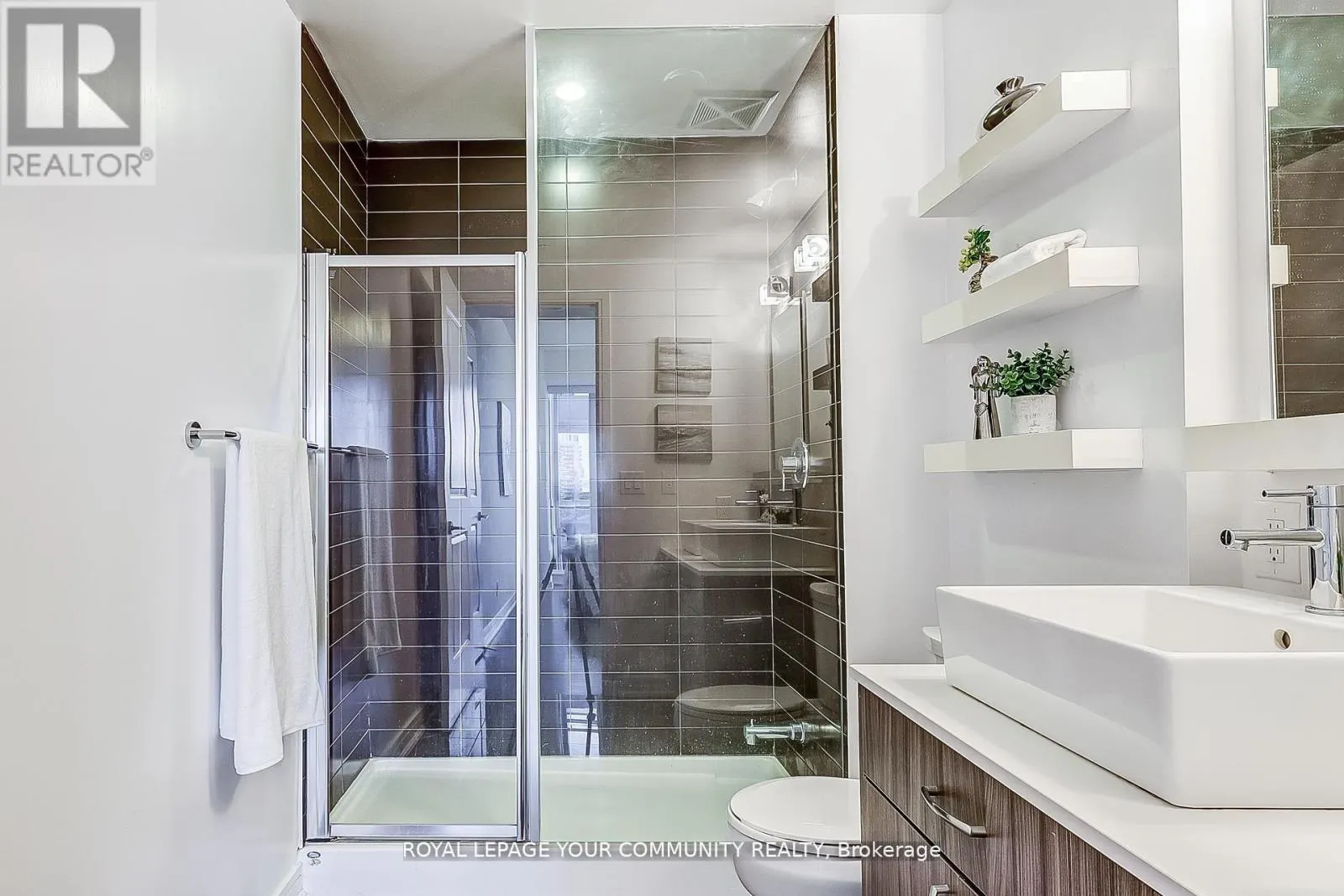 401 NE - 9205 YONGE STREET