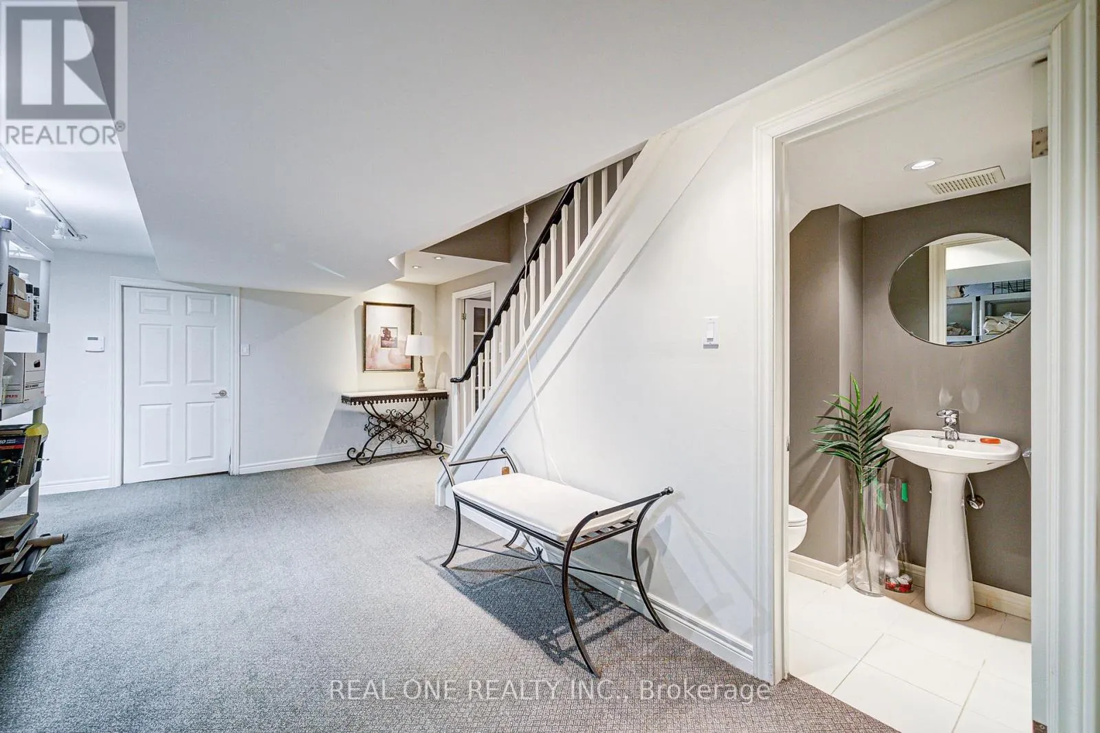 21 ALCAINE COURT