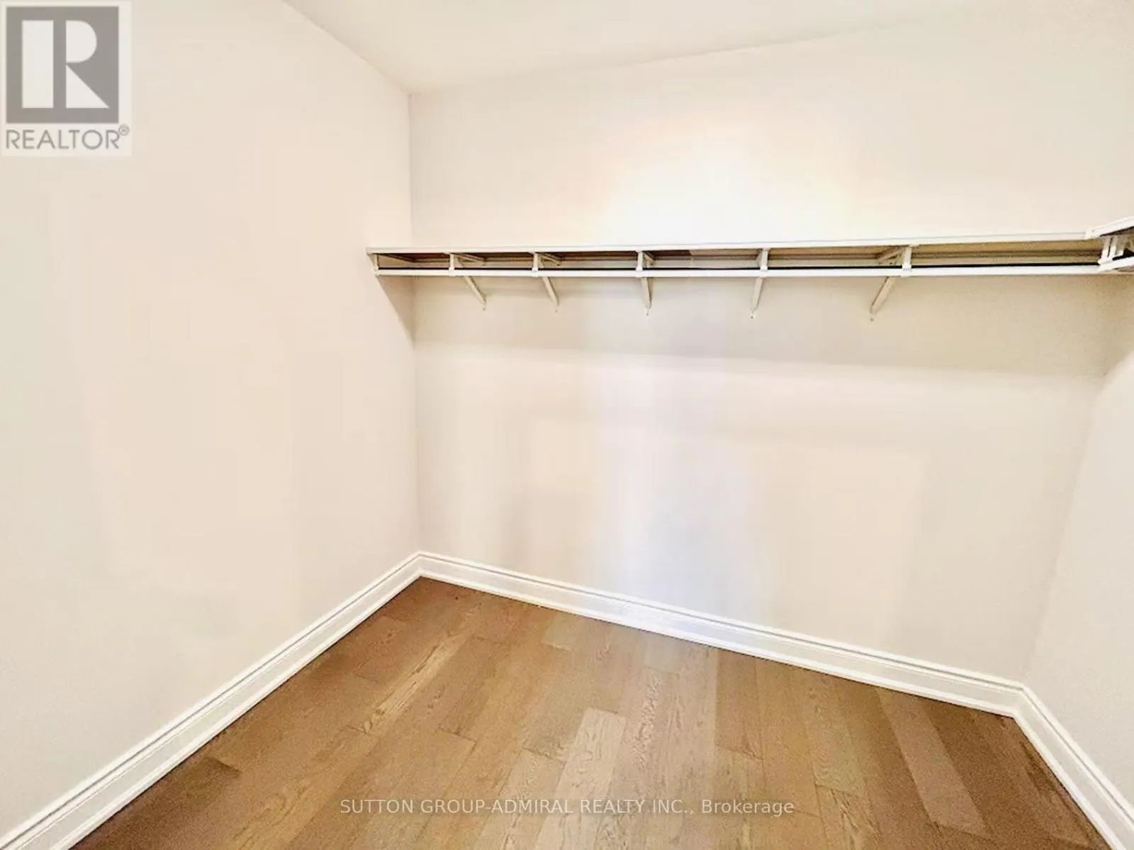 4 CASTLEGLEN BOULEVARD
