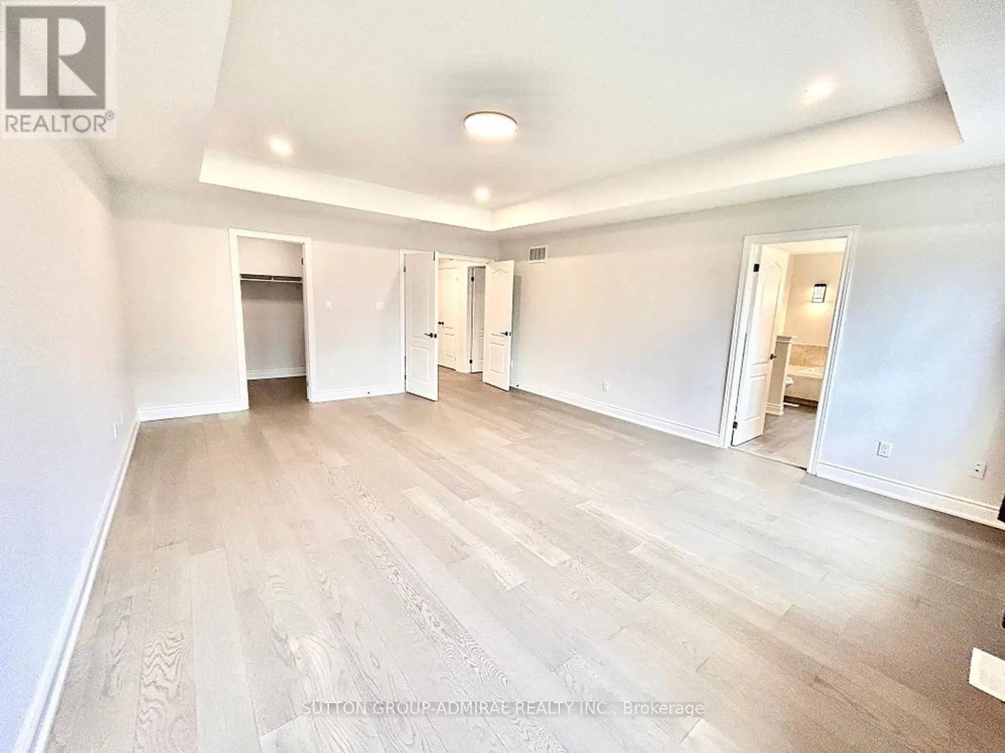 4 CASTLEGLEN BOULEVARD