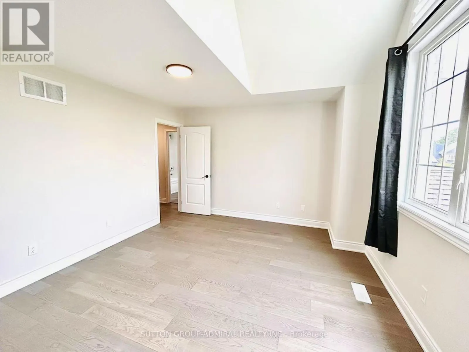 4 CASTLEGLEN BOULEVARD