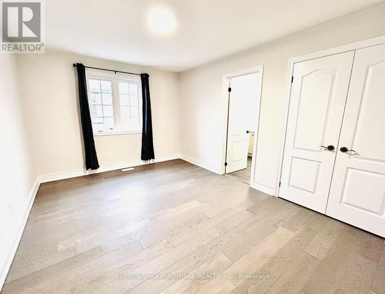 4 CASTLEGLEN BOULEVARD