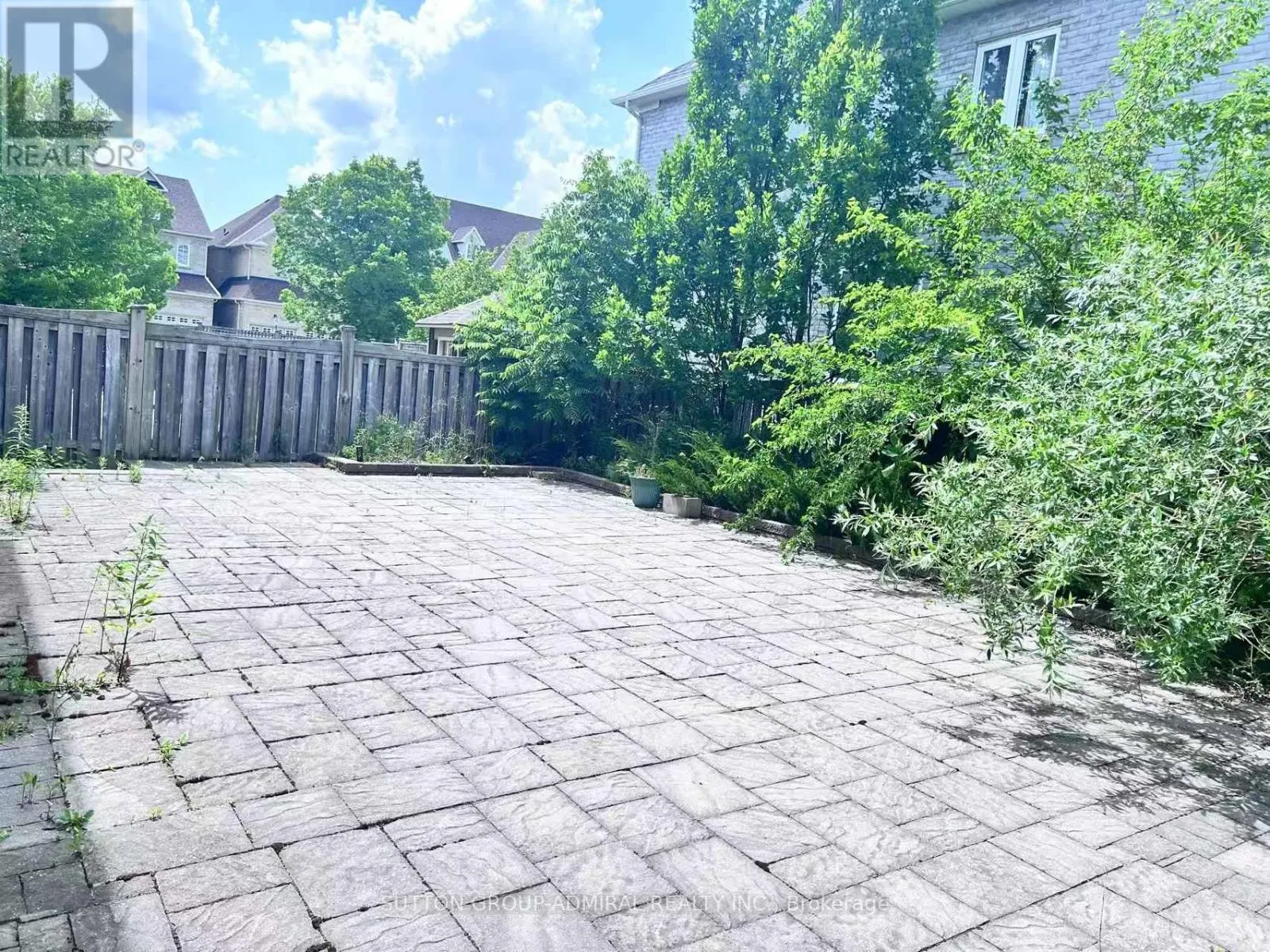 4 CASTLEGLEN BOULEVARD