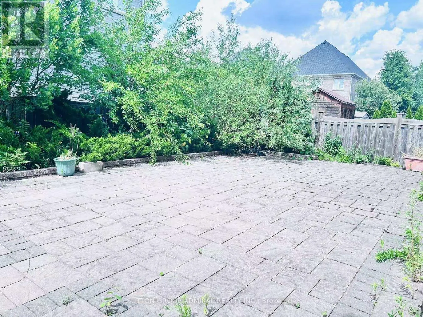 4 CASTLEGLEN BOULEVARD