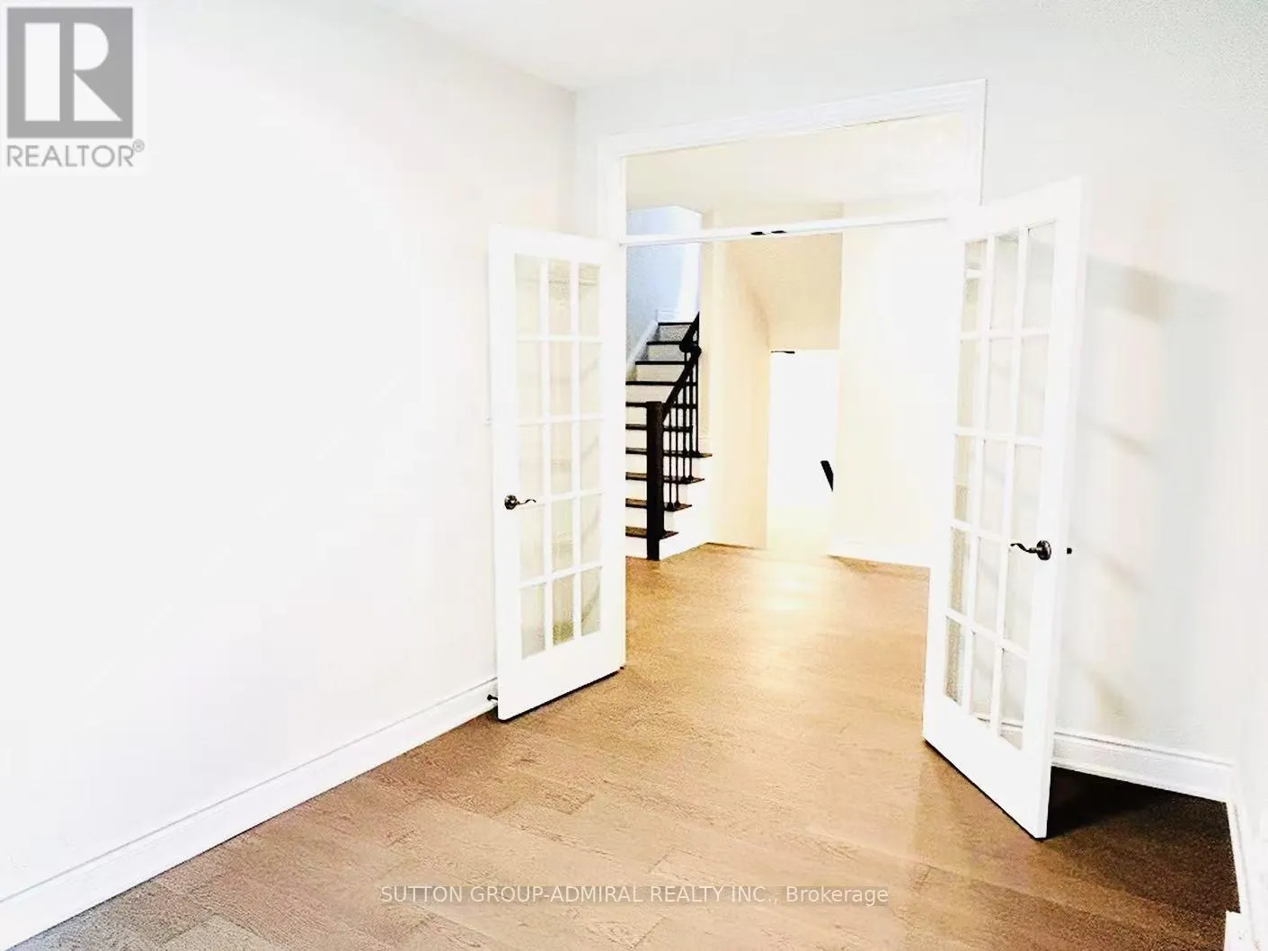 4 CASTLEGLEN BOULEVARD