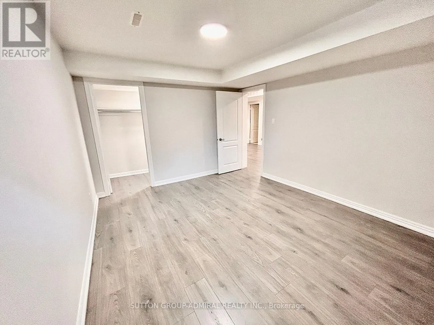 4 CASTLEGLEN BOULEVARD