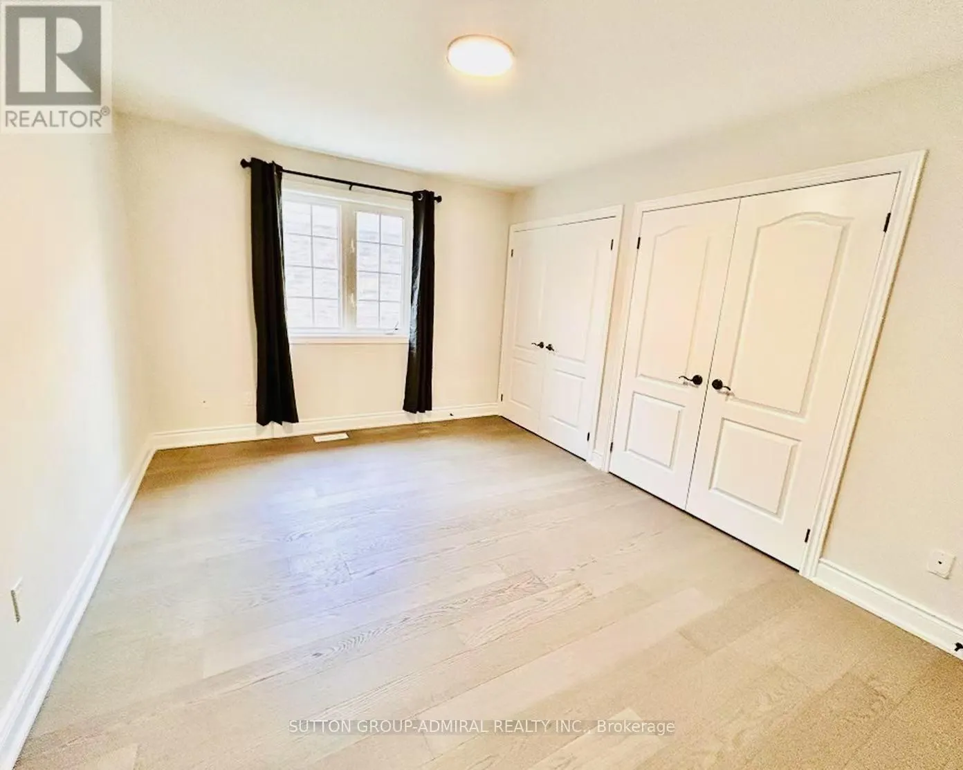 4 CASTLEGLEN BOULEVARD