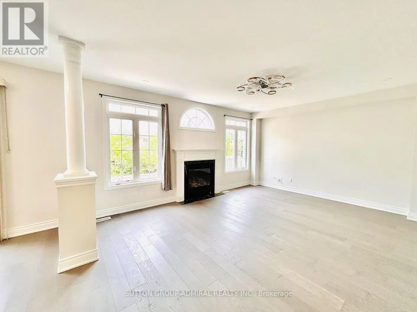 4 CASTLEGLEN BOULEVARD