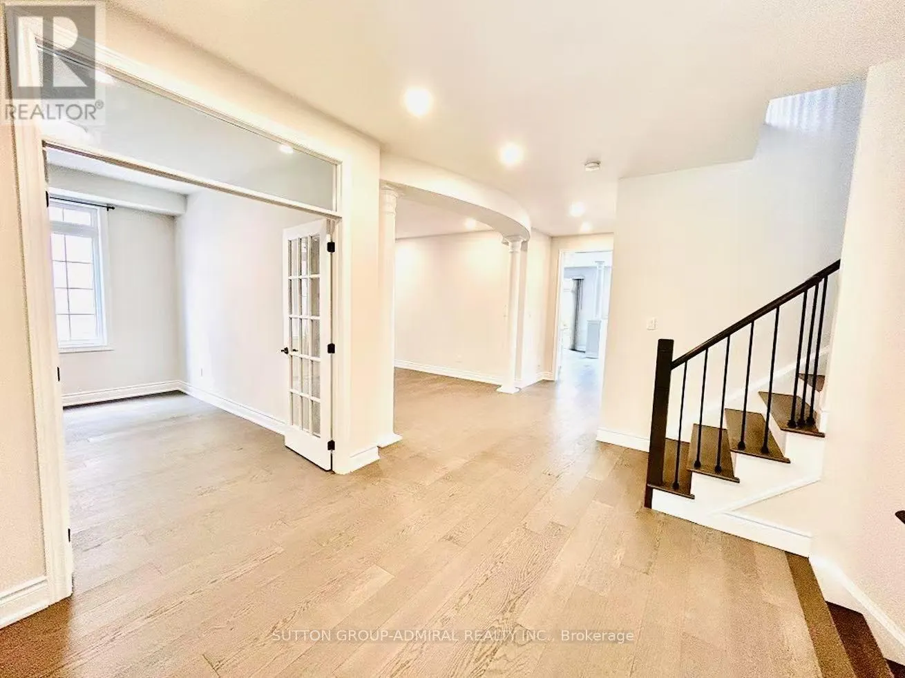 4 CASTLEGLEN BOULEVARD