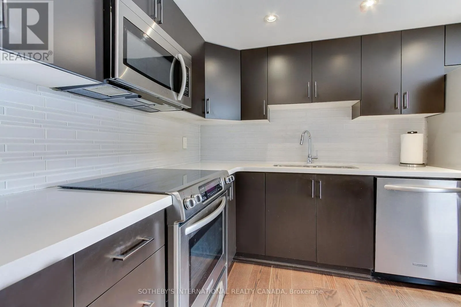 301 - 40 HARDING BOULEVARD W