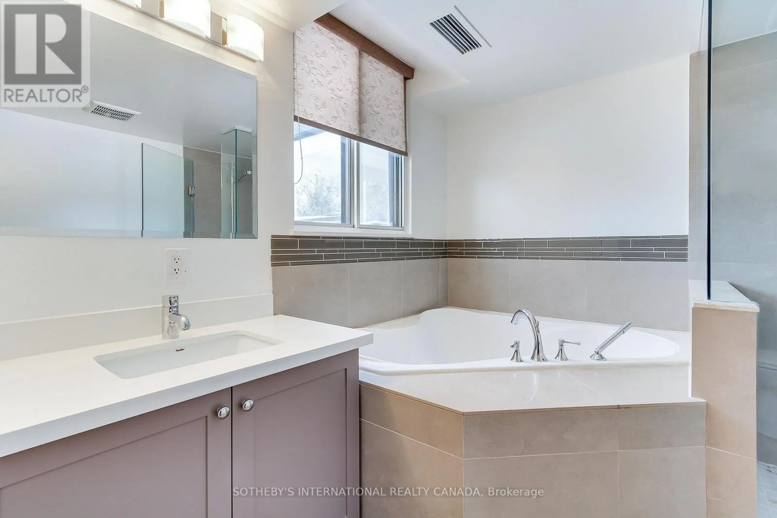 301 - 40 HARDING BOULEVARD W