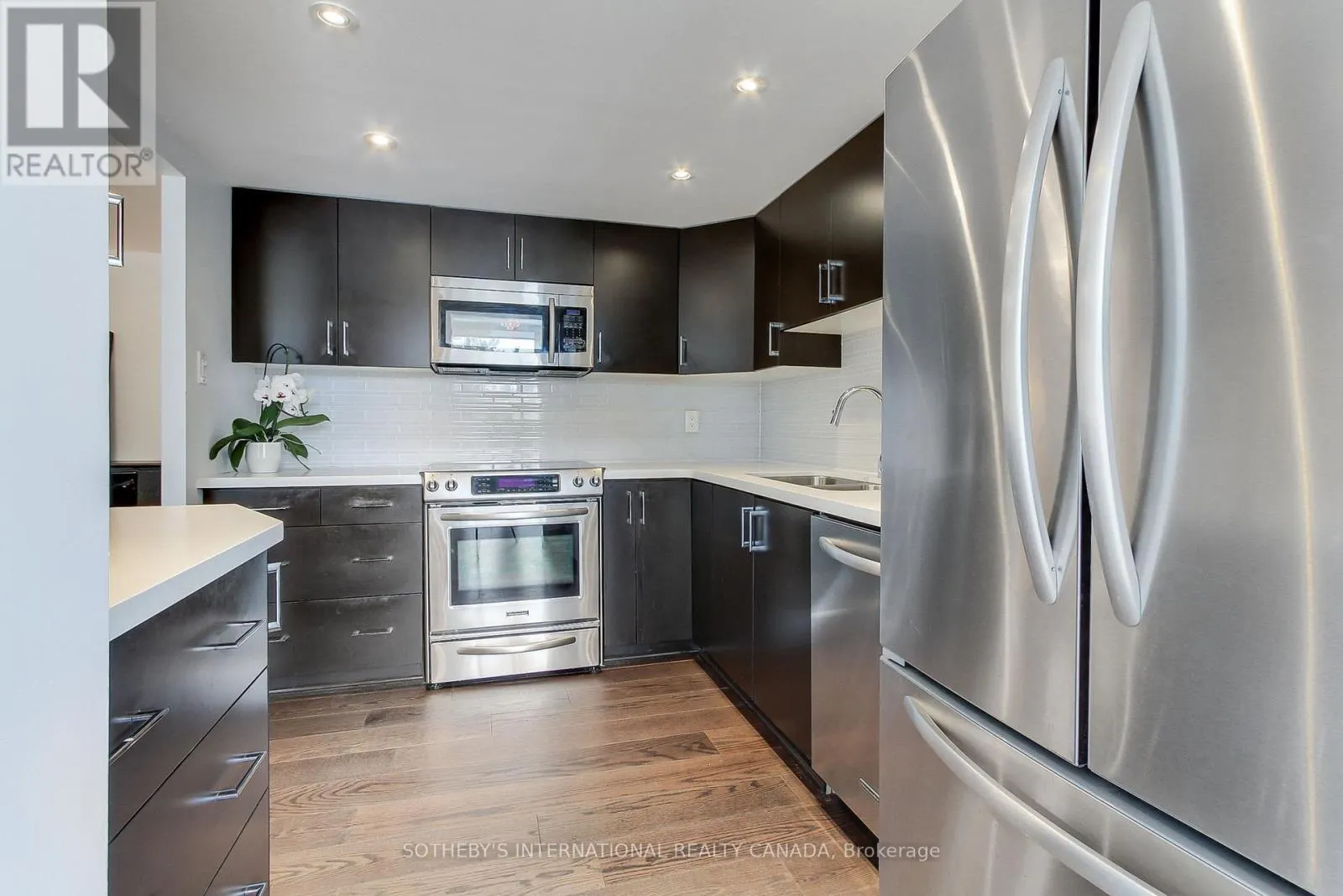 301 - 40 HARDING BOULEVARD W