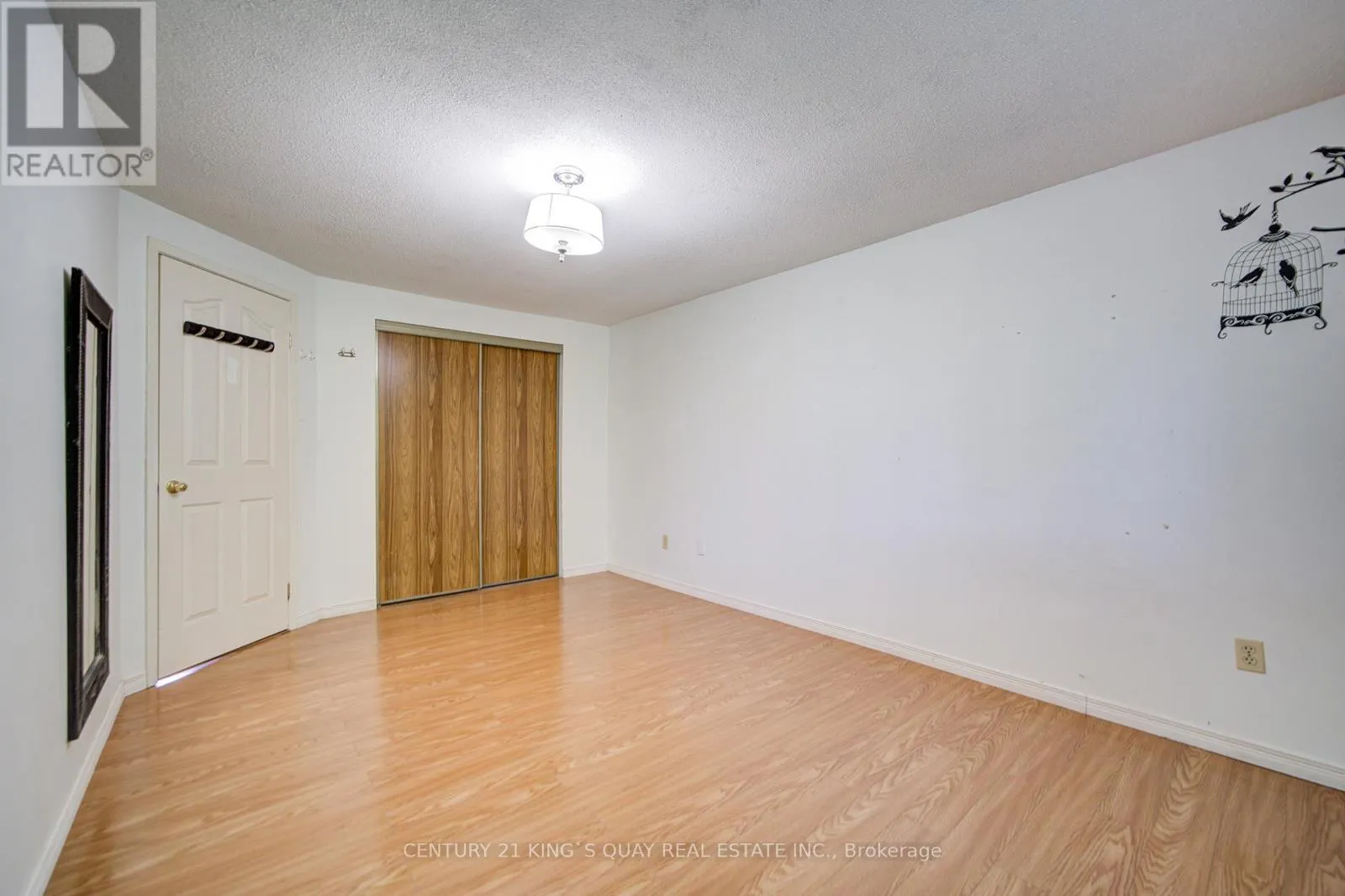 6 COTTSMORE CRESCENT