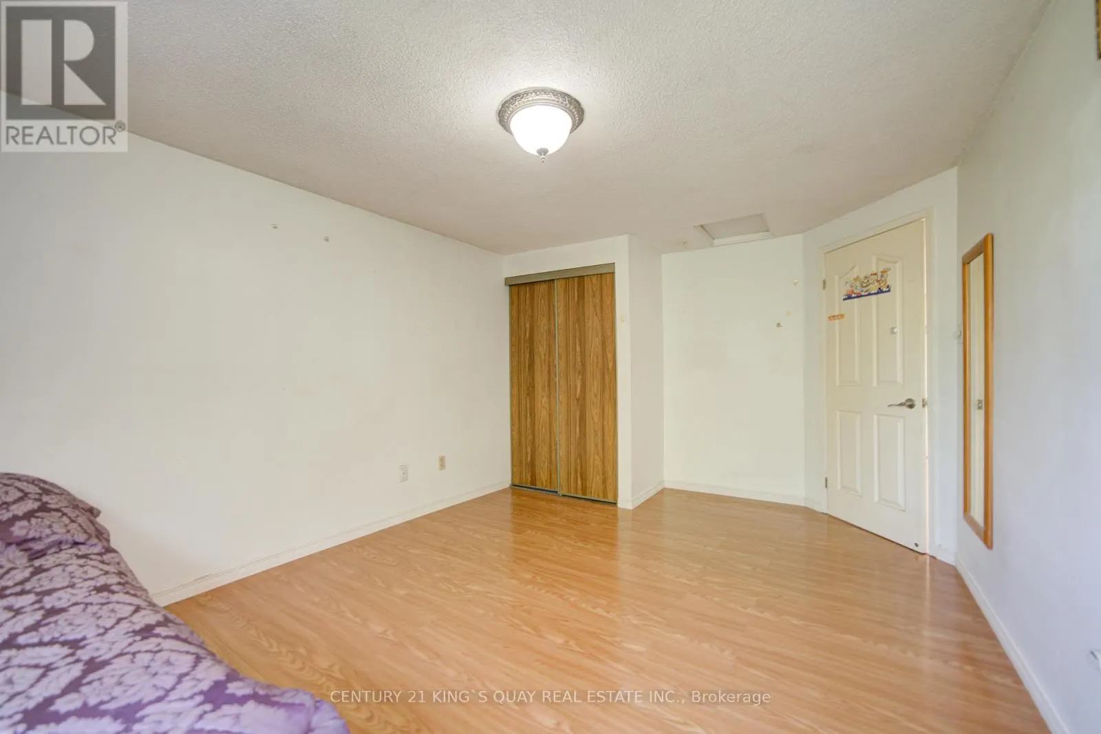 6 COTTSMORE CRESCENT