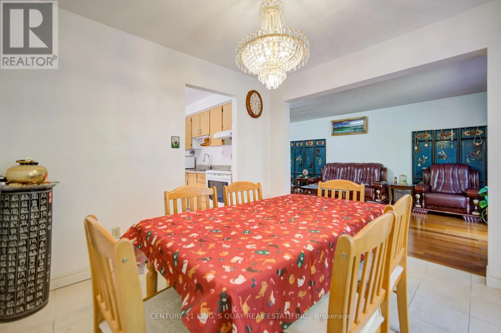 6 COTTSMORE CRESCENT
