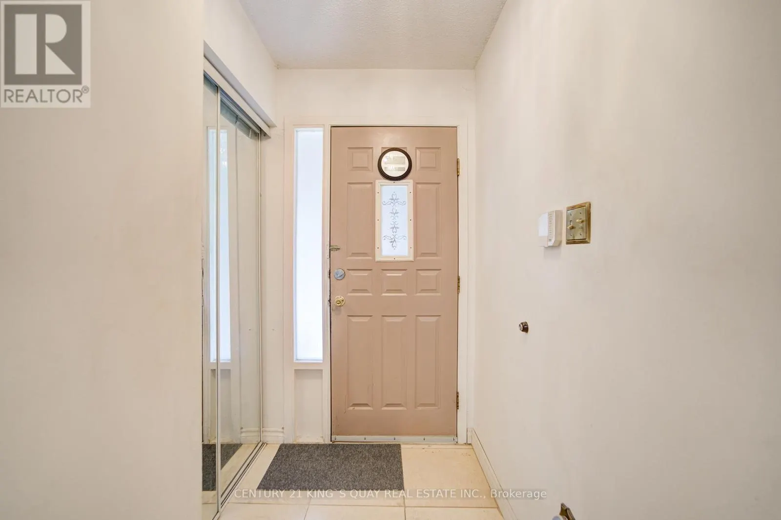 6 COTTSMORE CRESCENT