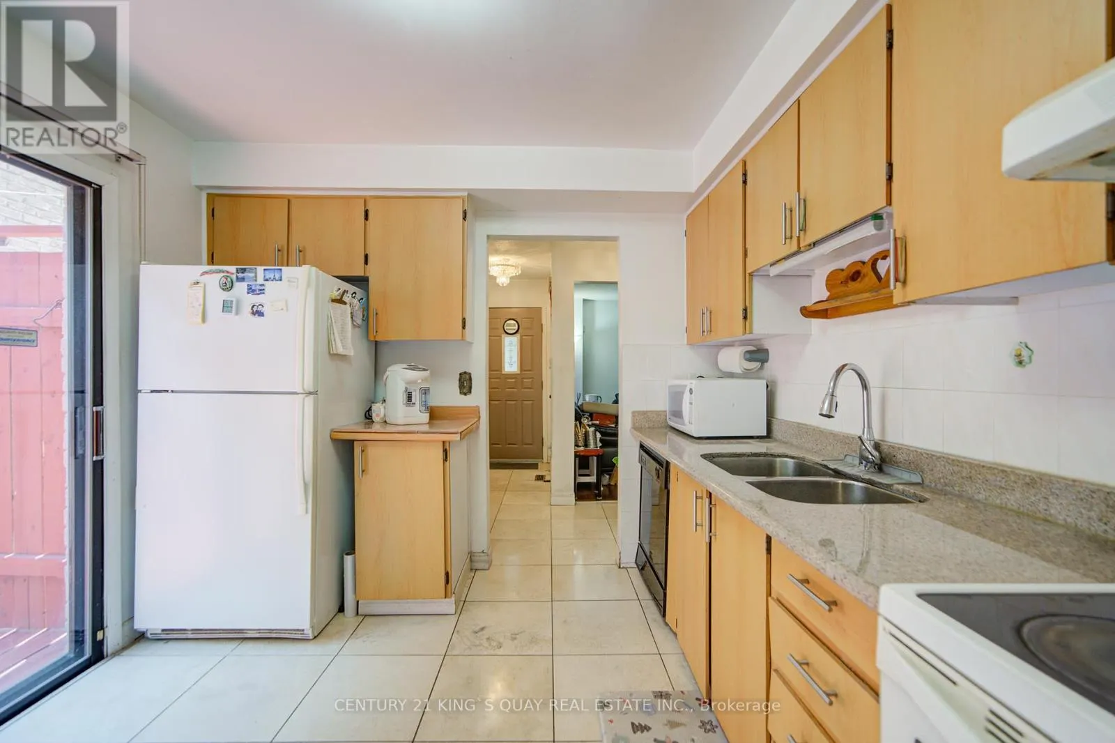 6 COTTSMORE CRESCENT