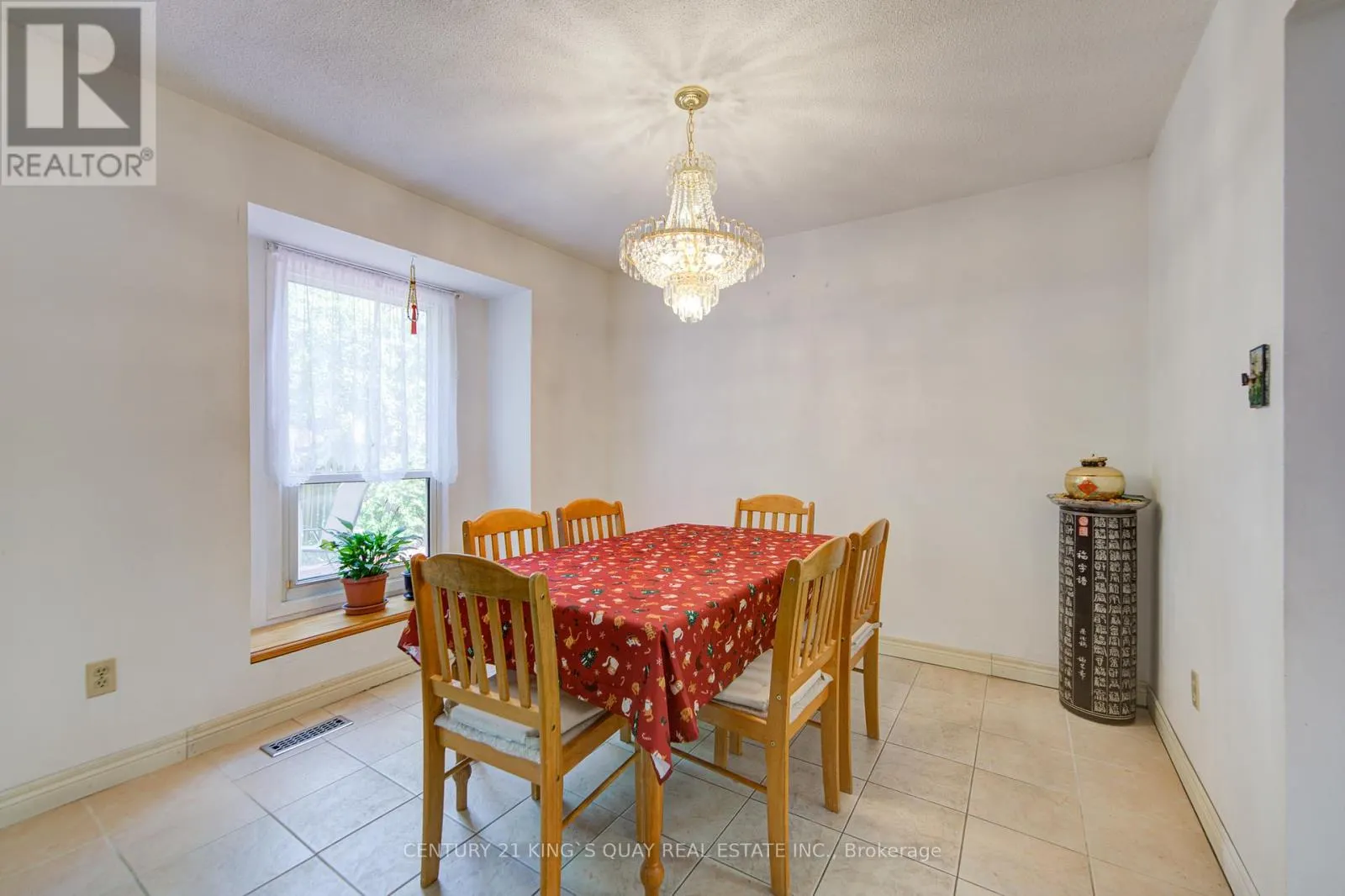 6 COTTSMORE CRESCENT