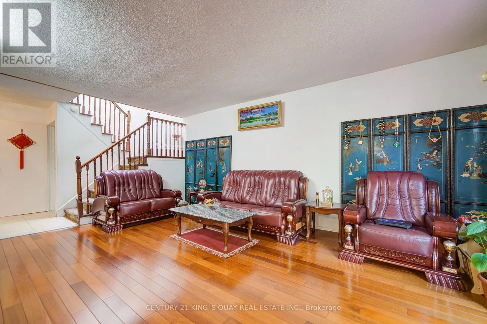 6 COTTSMORE CRESCENT