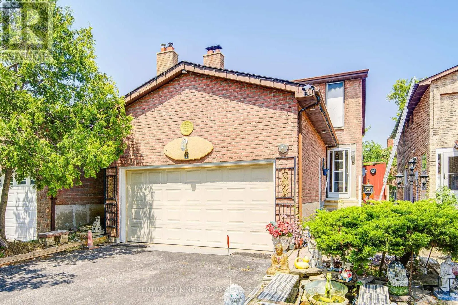 6 COTTSMORE CRESCENT