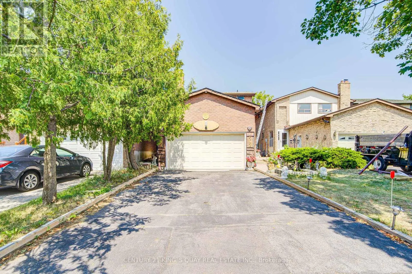 6 COTTSMORE CRESCENT