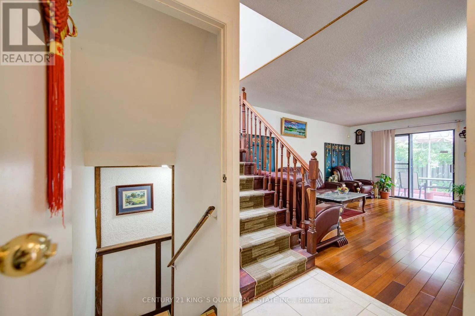 6 COTTSMORE CRESCENT