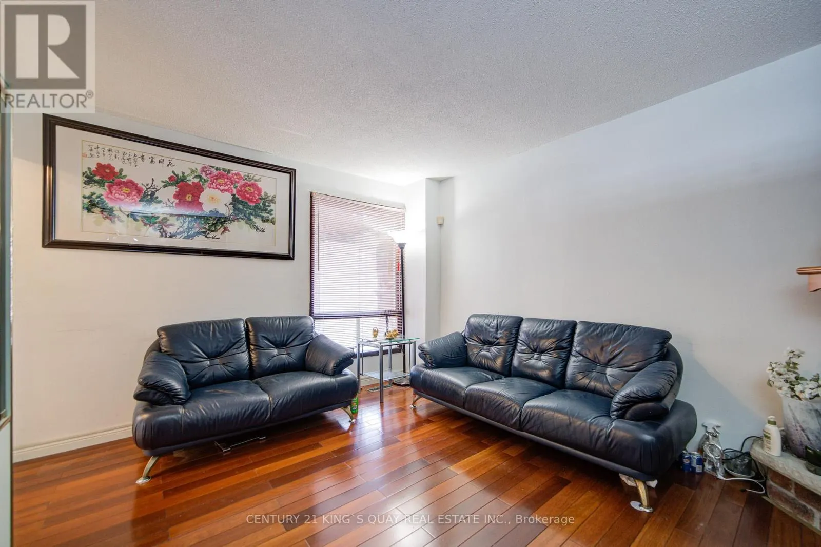 6 COTTSMORE CRESCENT