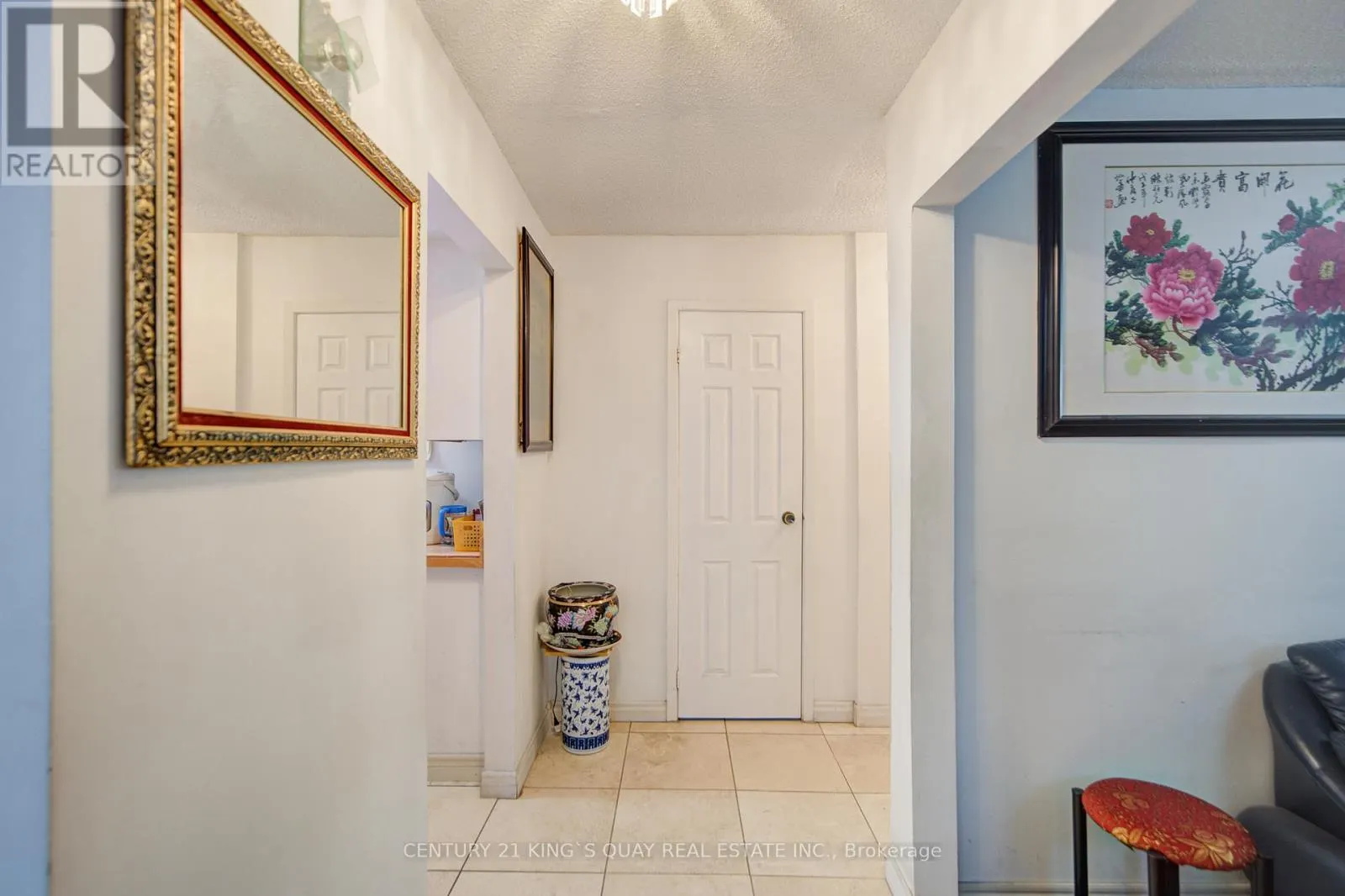 6 COTTSMORE CRESCENT