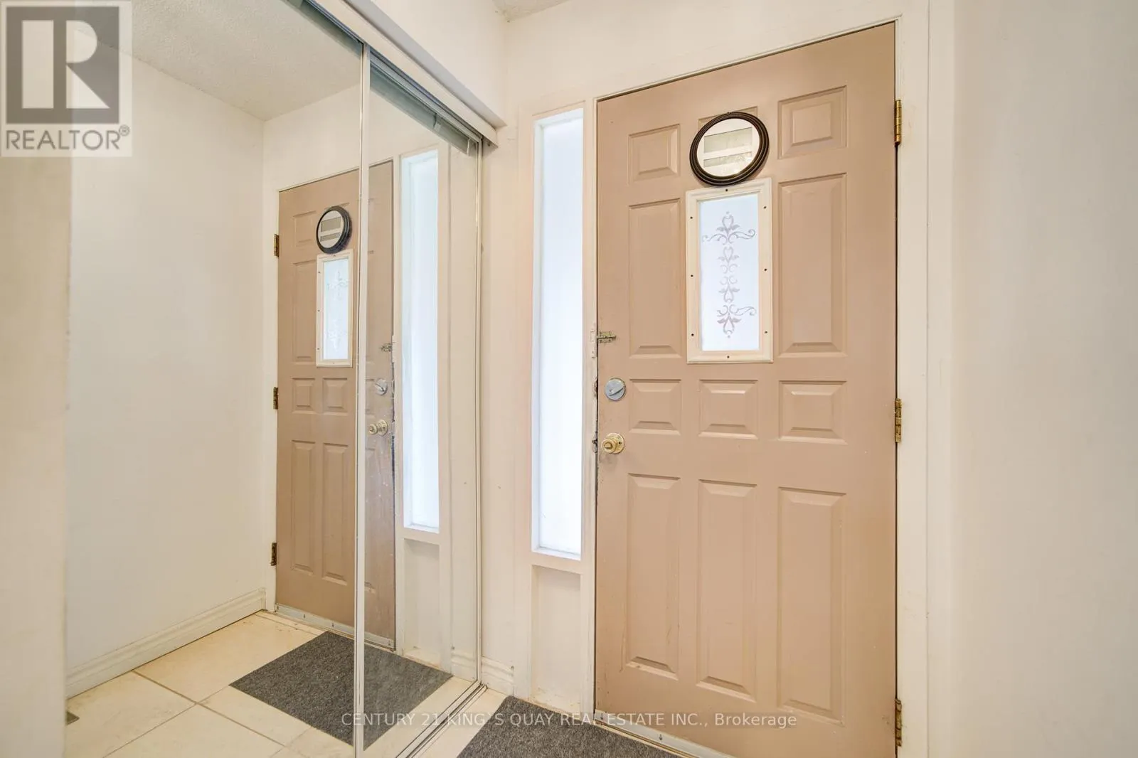 6 COTTSMORE CRESCENT