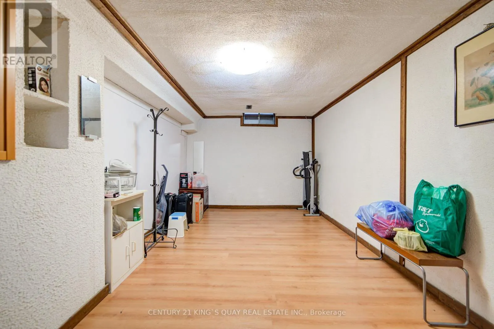 6 COTTSMORE CRESCENT