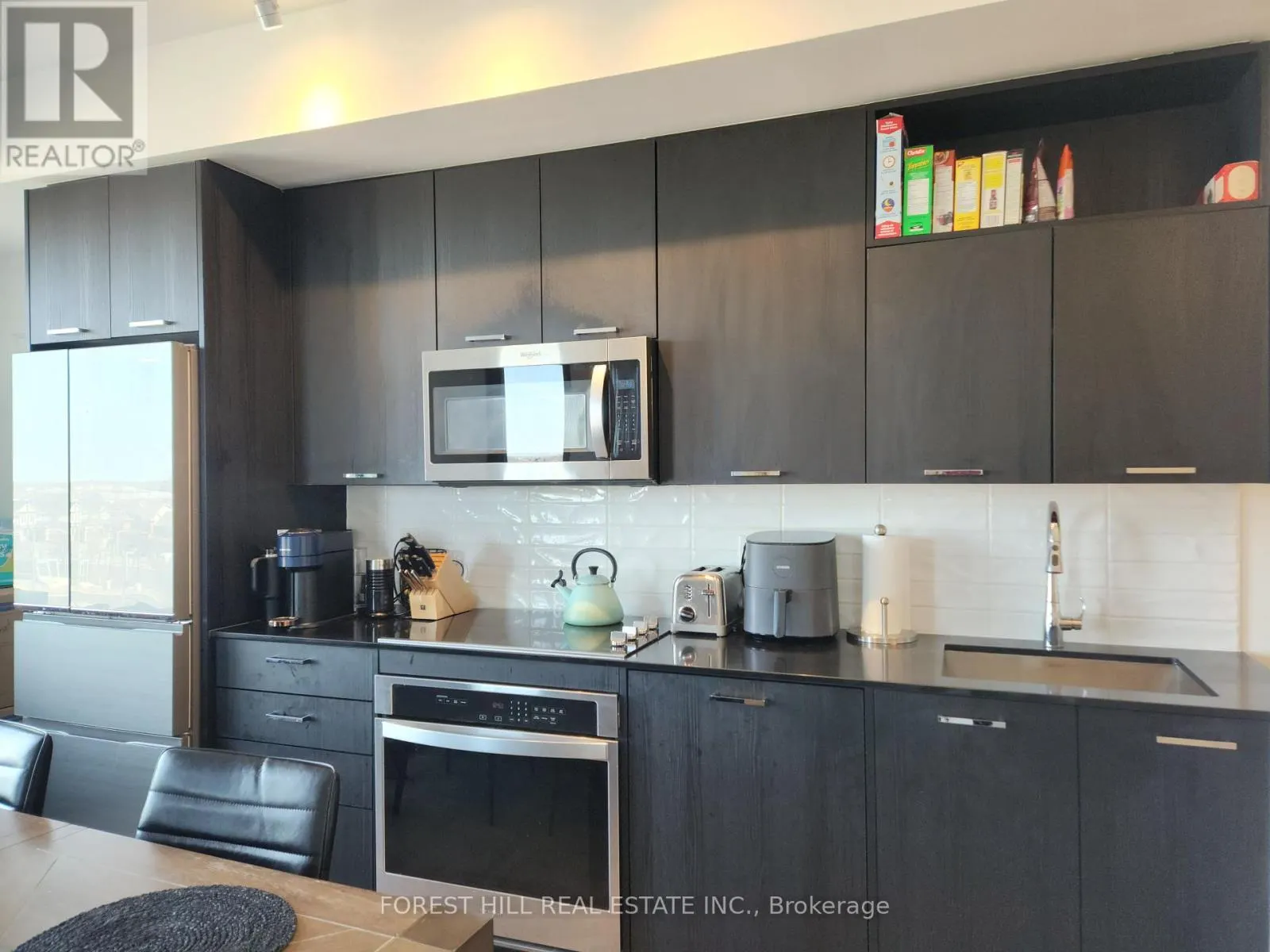 205 - 120 EAGLE ROCK WAY
