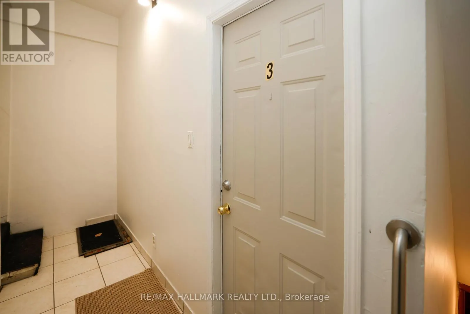 3 - 37 HOLLAND STREET W