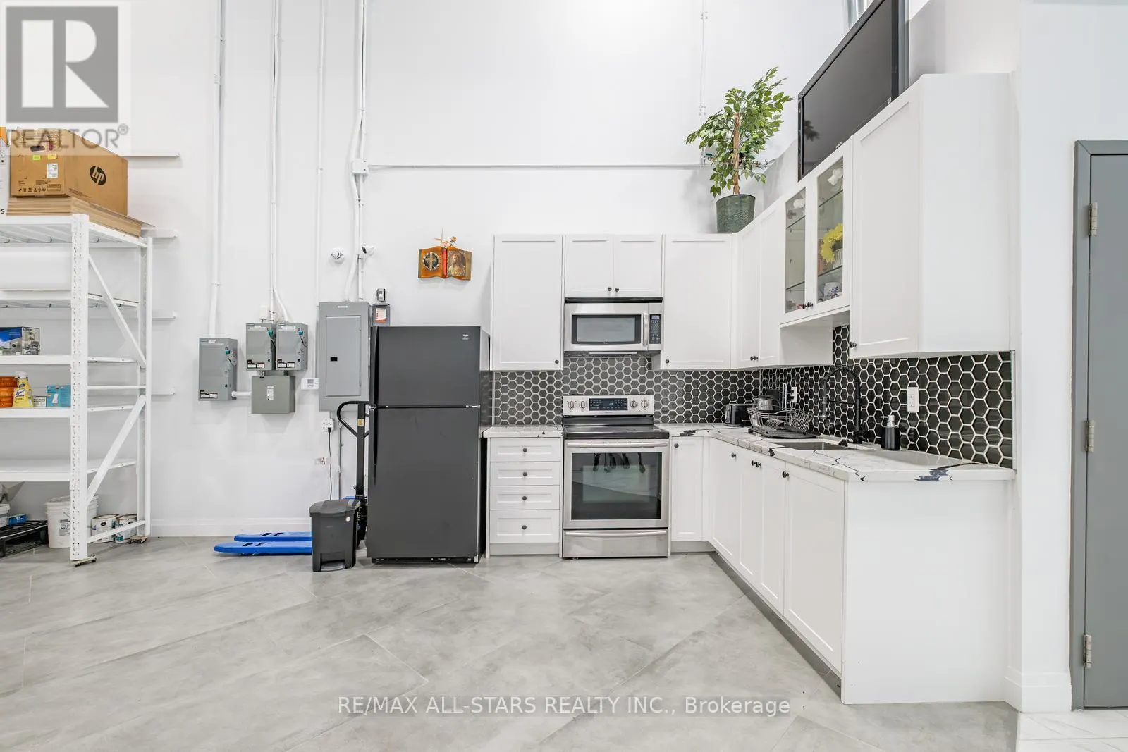 A101 - 200 MOSTAR STREET
