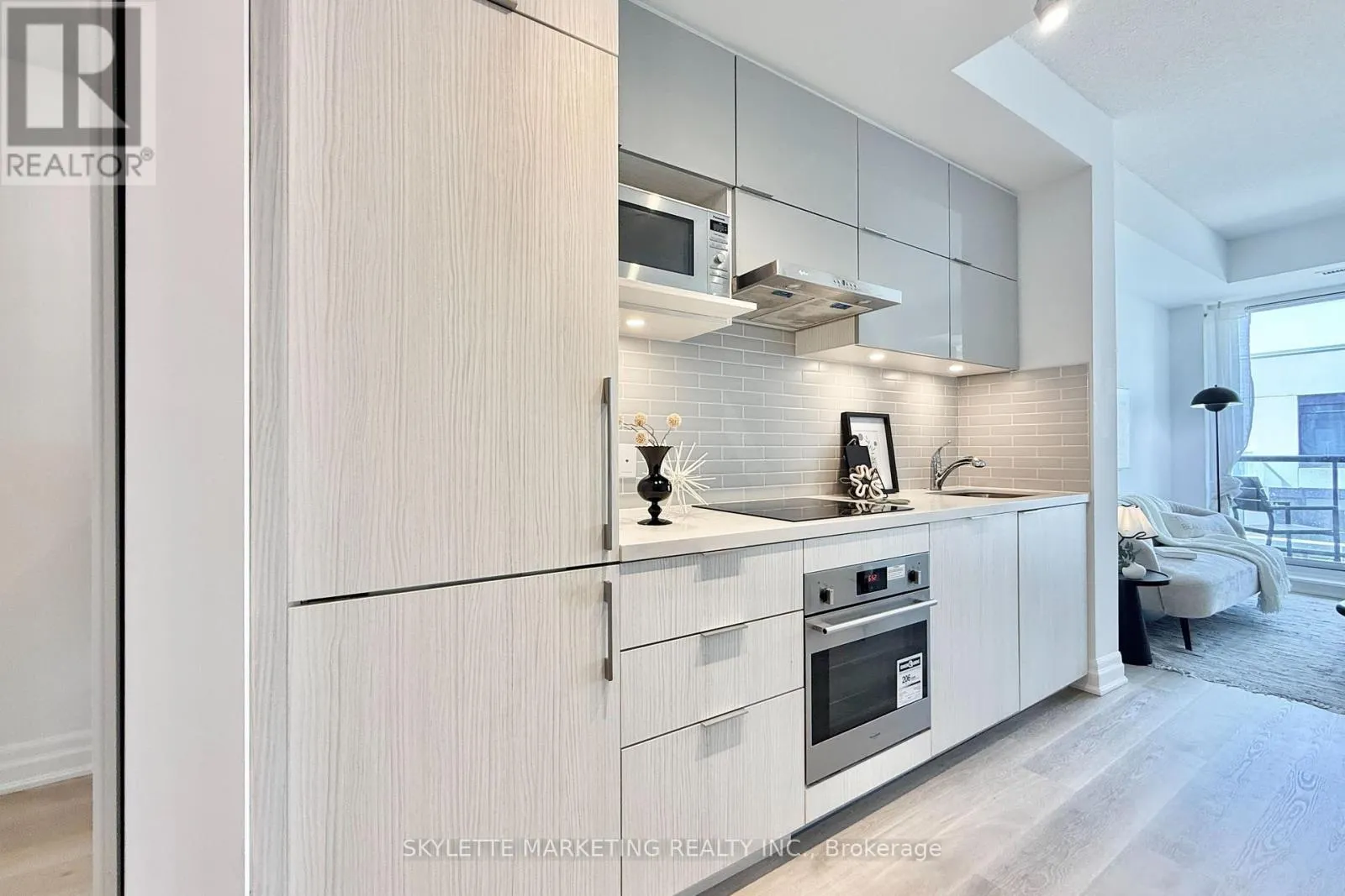 718 - 8 ROUGE VALLEY DRIVE W