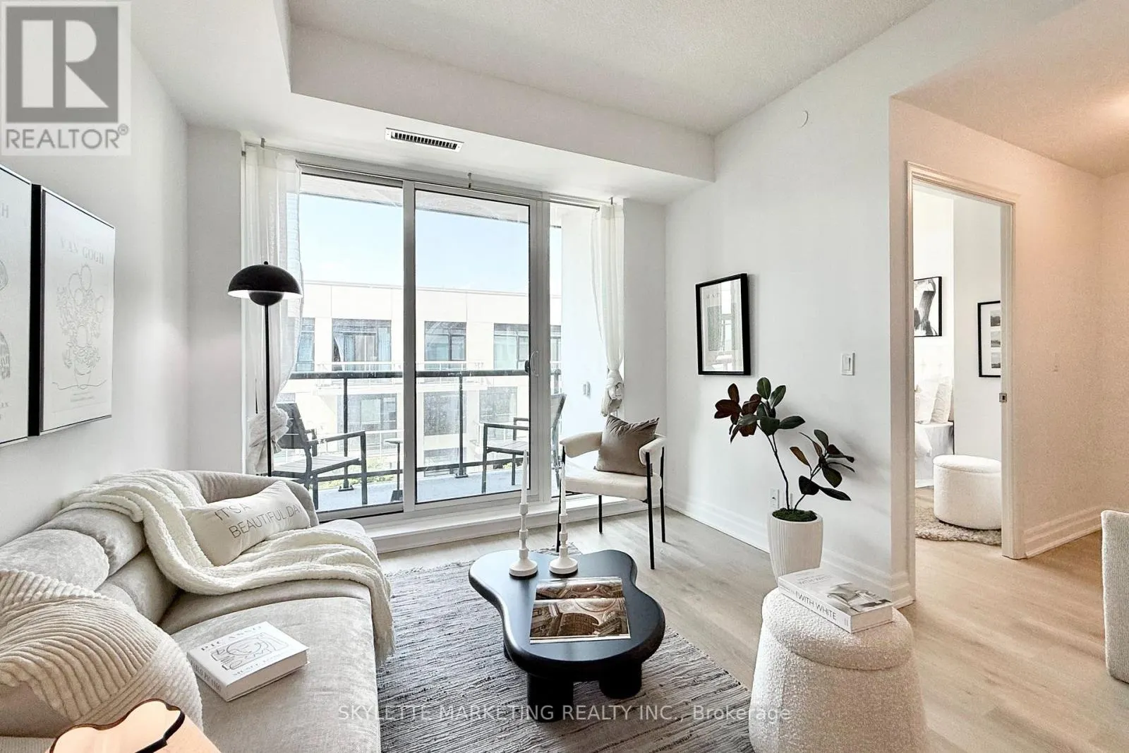 718 - 8 ROUGE VALLEY DRIVE W