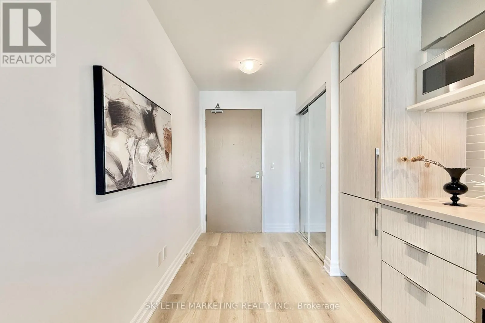 718 - 8 ROUGE VALLEY DRIVE W
