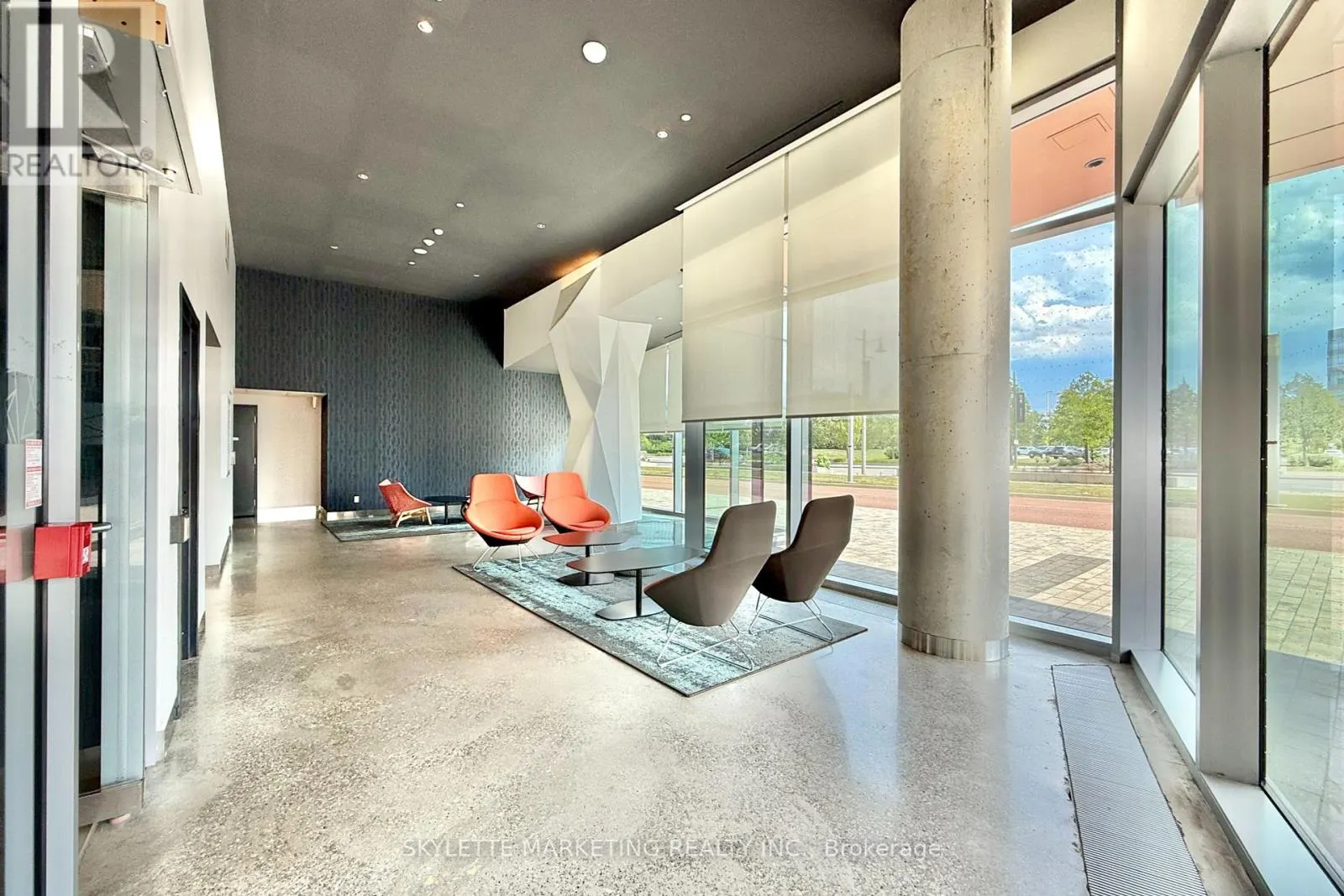 718 - 8 ROUGE VALLEY DRIVE W