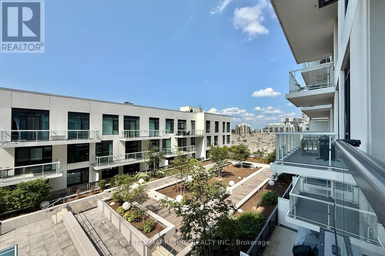 718 - 8 ROUGE VALLEY DRIVE W