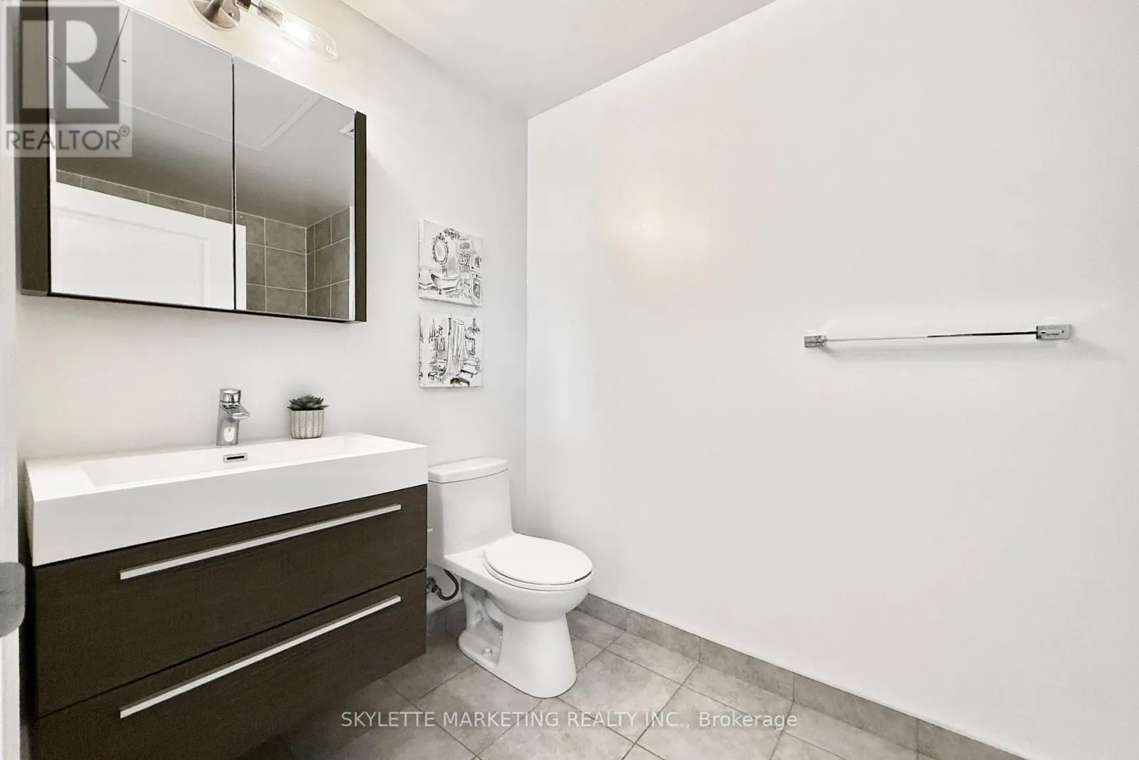 718 - 8 ROUGE VALLEY DRIVE W