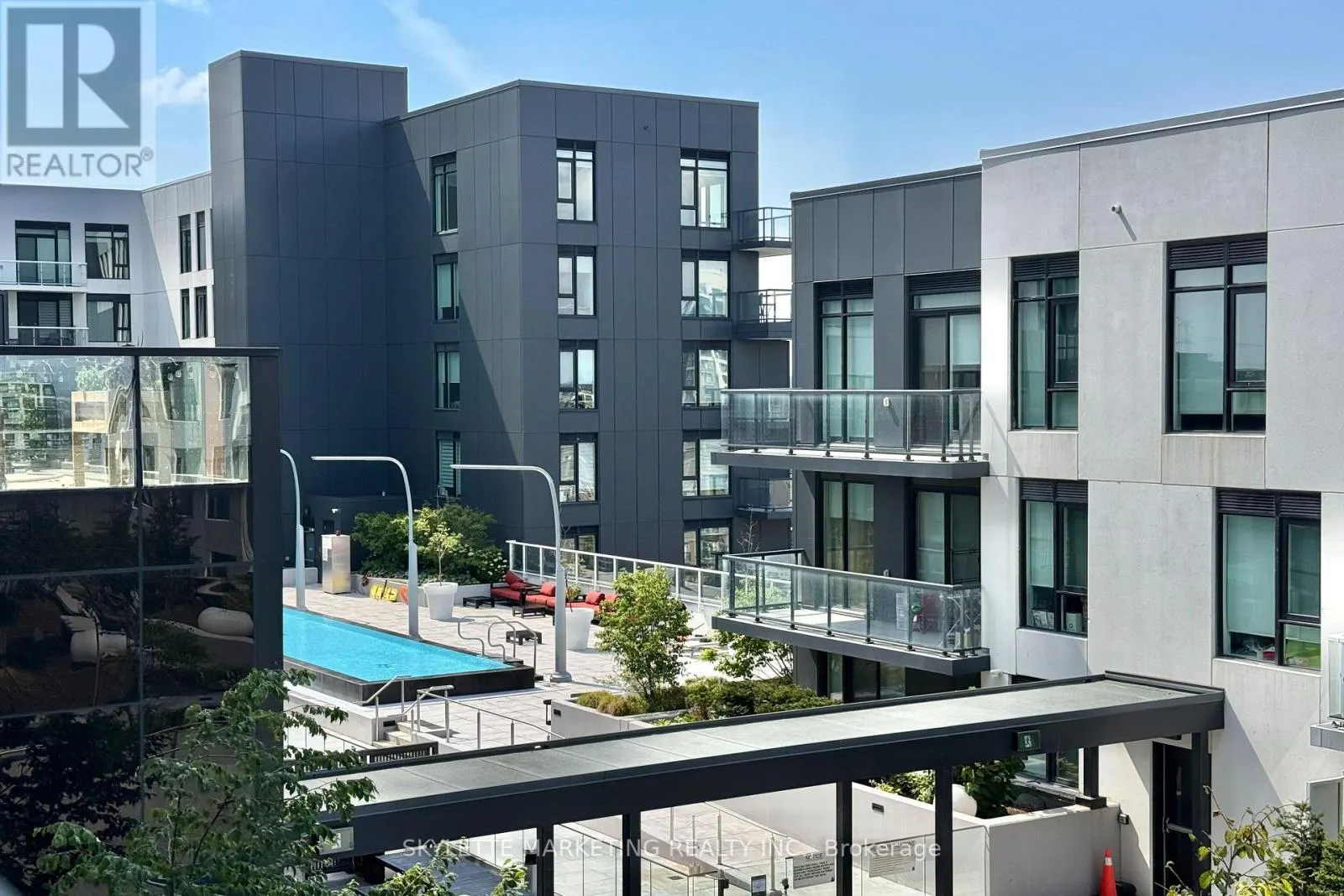 718 - 8 ROUGE VALLEY DRIVE W