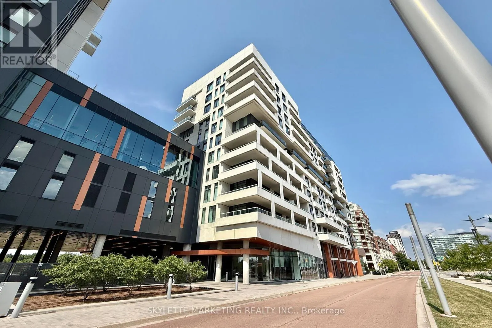 718 - 8 ROUGE VALLEY DRIVE W