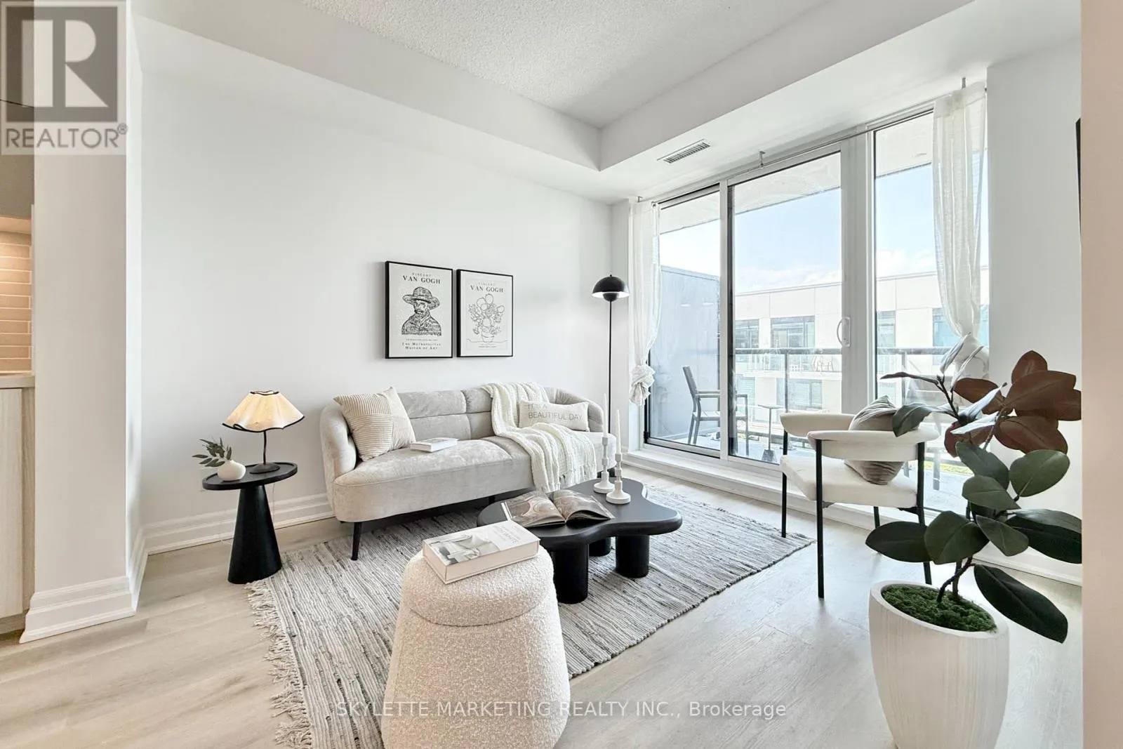 718 - 8 ROUGE VALLEY DRIVE W