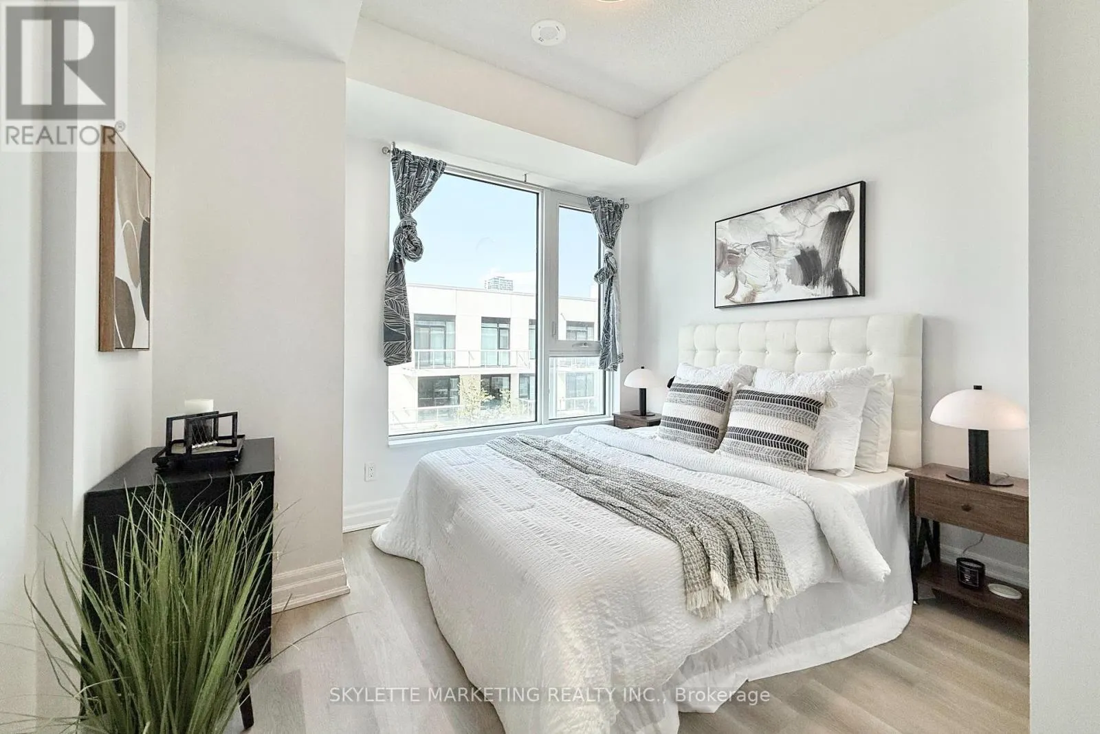 718 - 8 ROUGE VALLEY DRIVE W