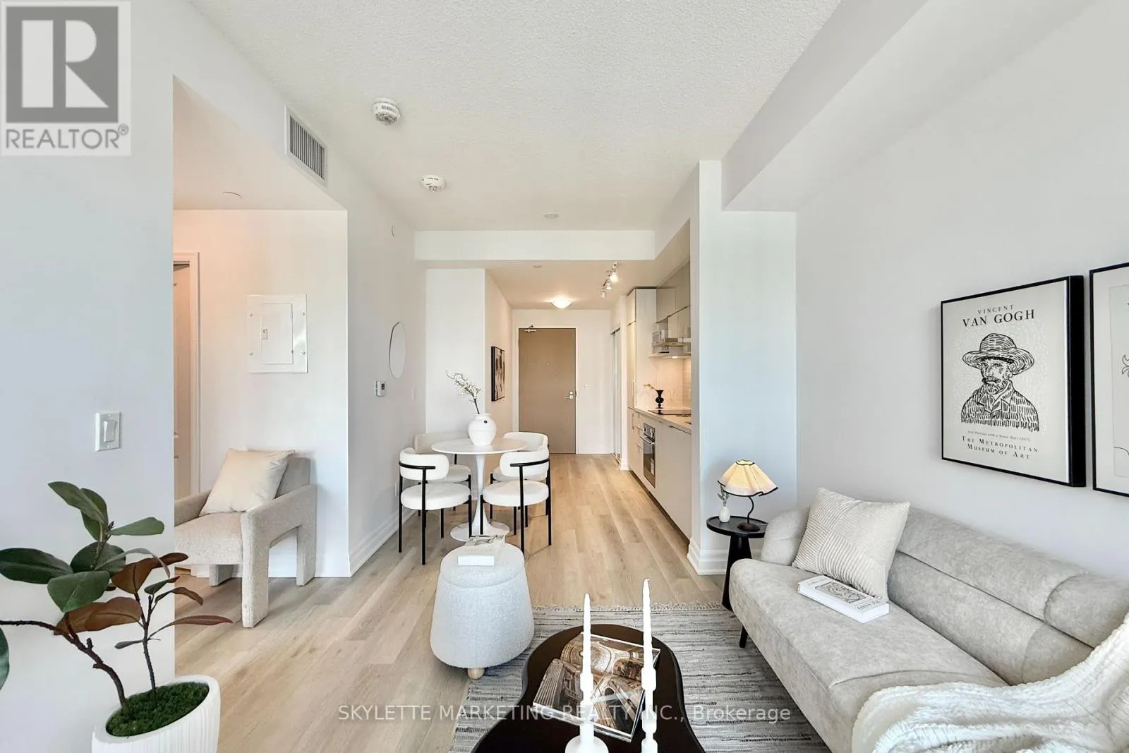 718 - 8 ROUGE VALLEY DRIVE W
